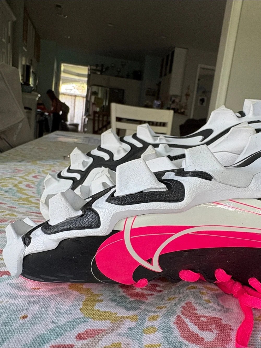 Nike Hyperdiamond 4 Keystone GG kids Black & Hot Pink Athletic Cleats size 3